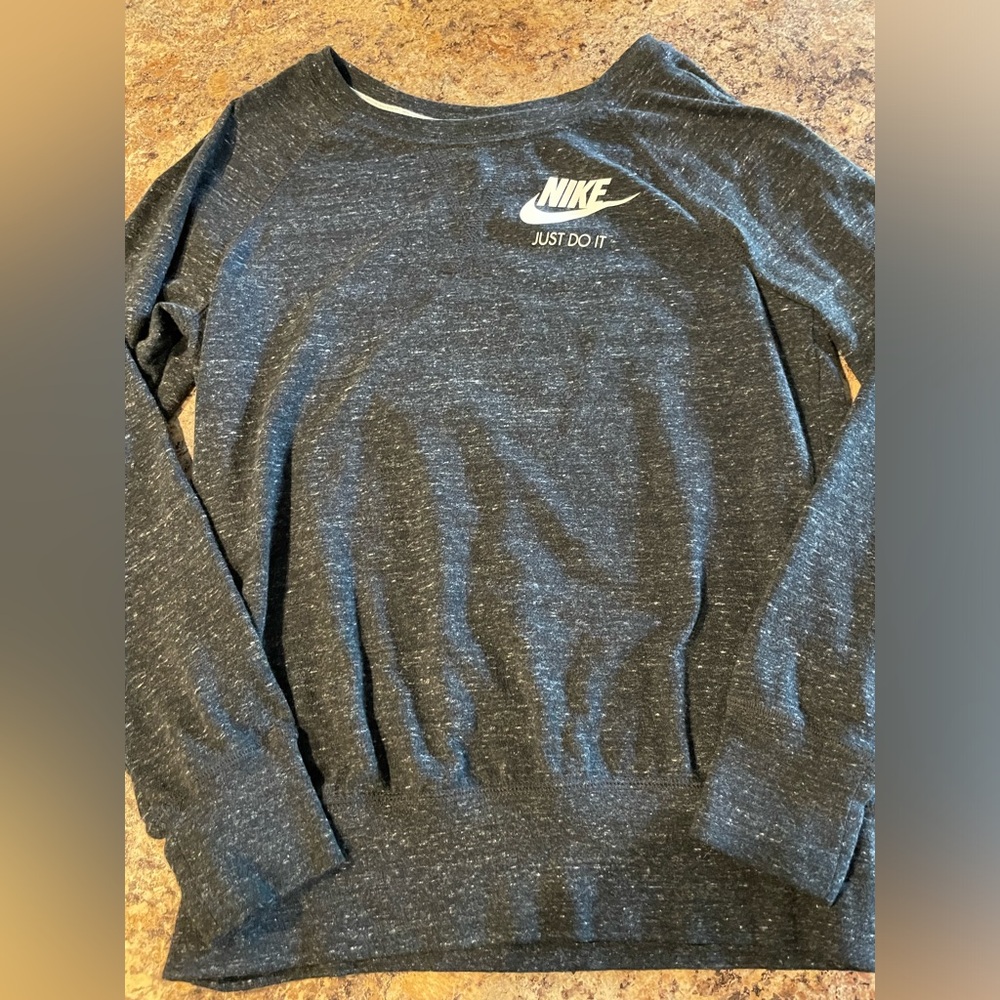 Women’s vintage style Nike pullover
